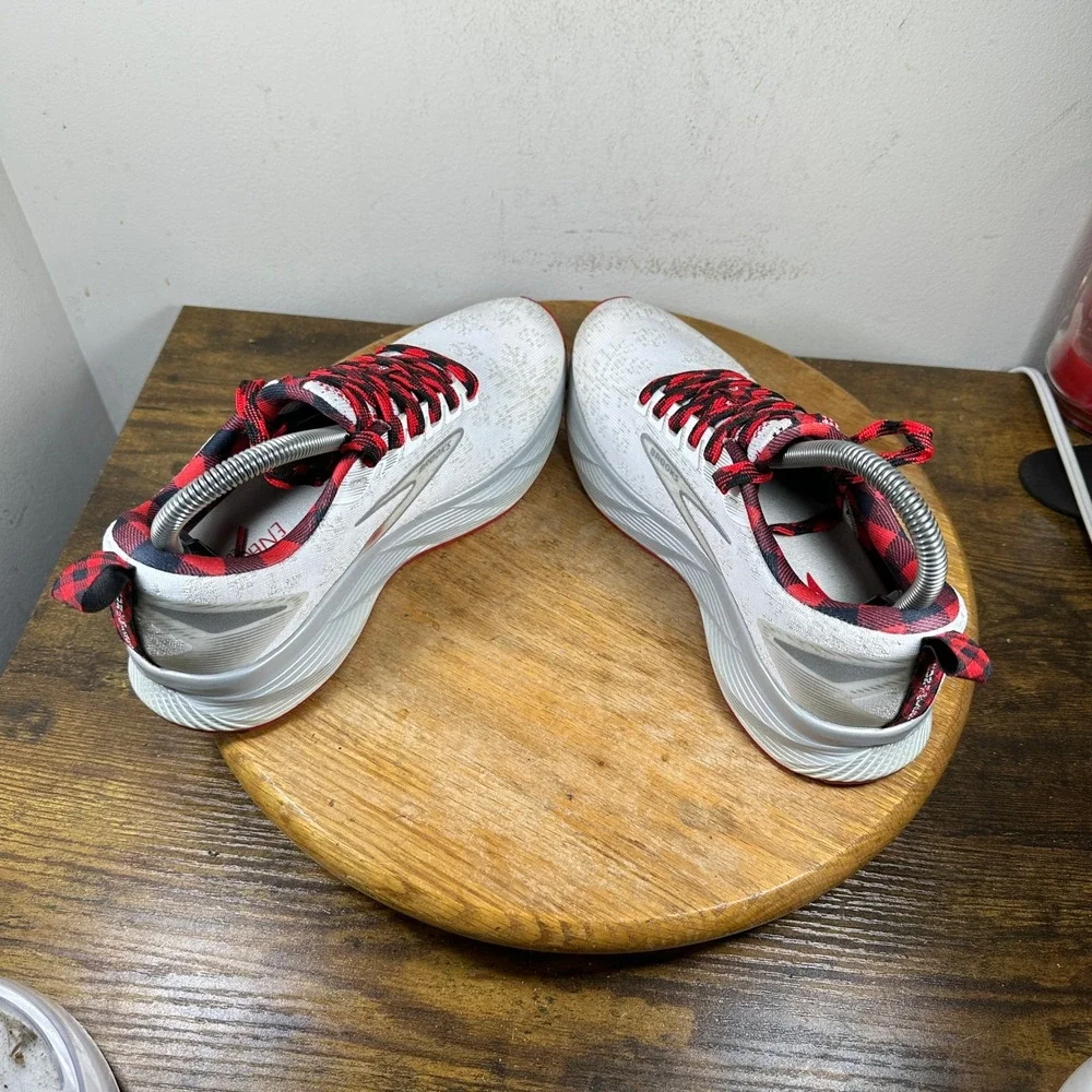Brooks has red